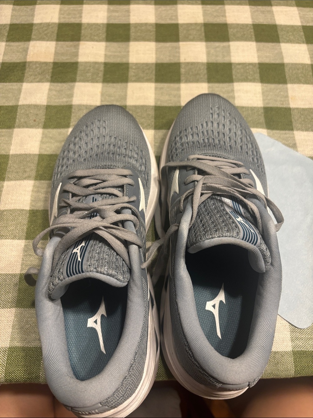Mizuno Gray and White Women's Athletic Running Shoes wave inspire 17